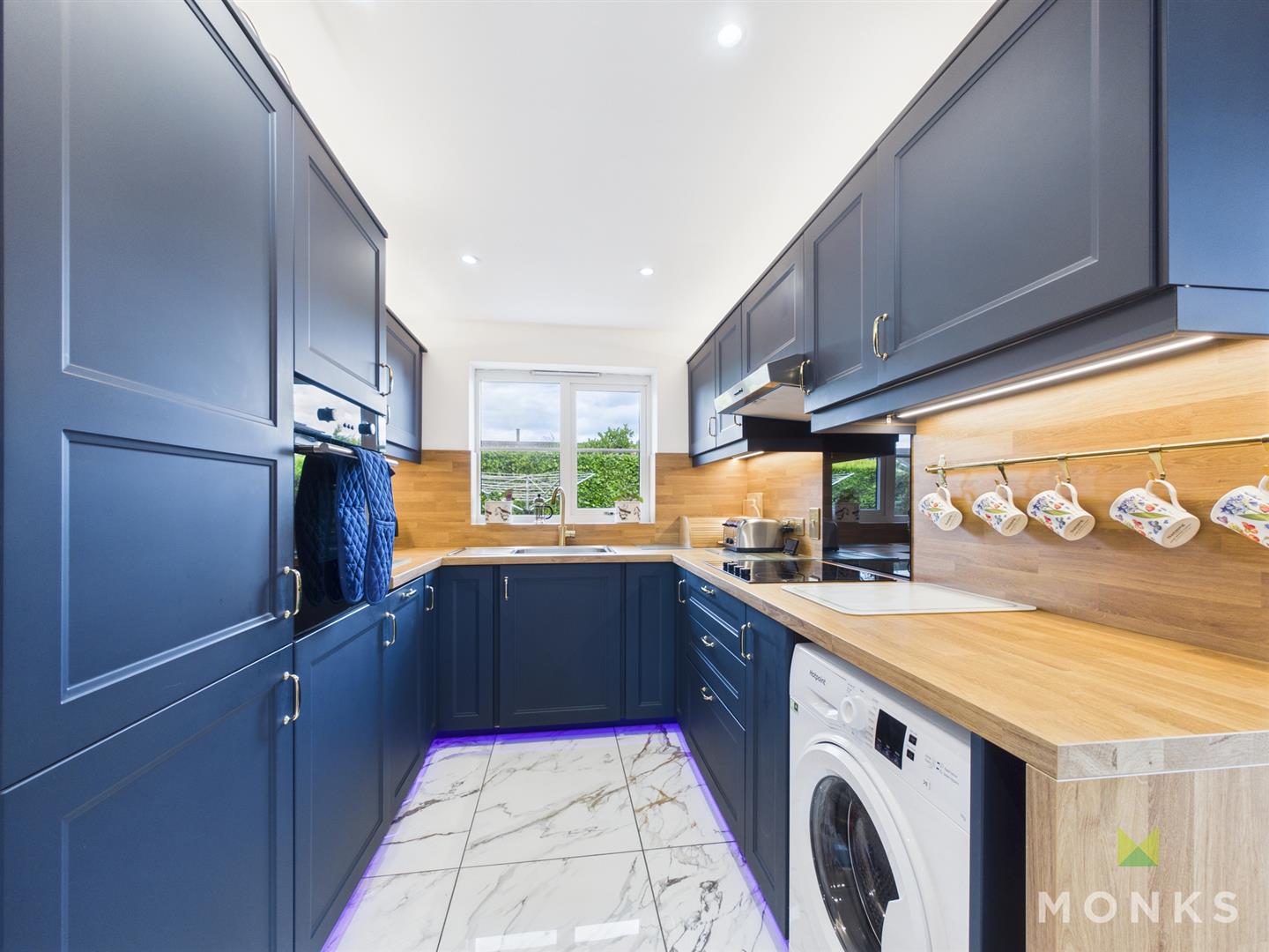 8 Meadow Close Trentham Road, Shrewsbury, SY4 5HP For Sale 8 Meadow Close Trentham Road, Shrewsbury, SY4 5HP For Sale